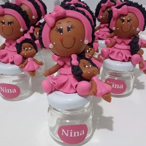 Lembrancinha Boneca Afro de Biscuit no Mini Potinho com Nome