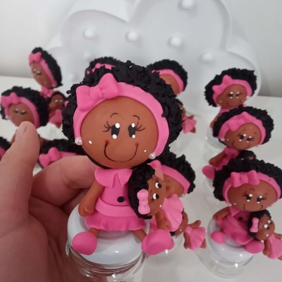 Lembrancinha Boneca Afro de Biscuit no Mini Potinho de Vidro