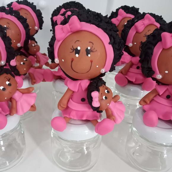 Lembrancinha Boneca Afro de Biscuit no Mini Potinho de Vidro