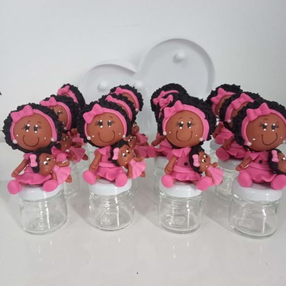 Lembrancinha Boneca Afro de Biscuit no Mini Potinho de Vidro