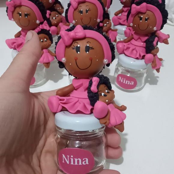 Lembrancinha Boneca Afro de Biscuit no Mini Potinho com Nome