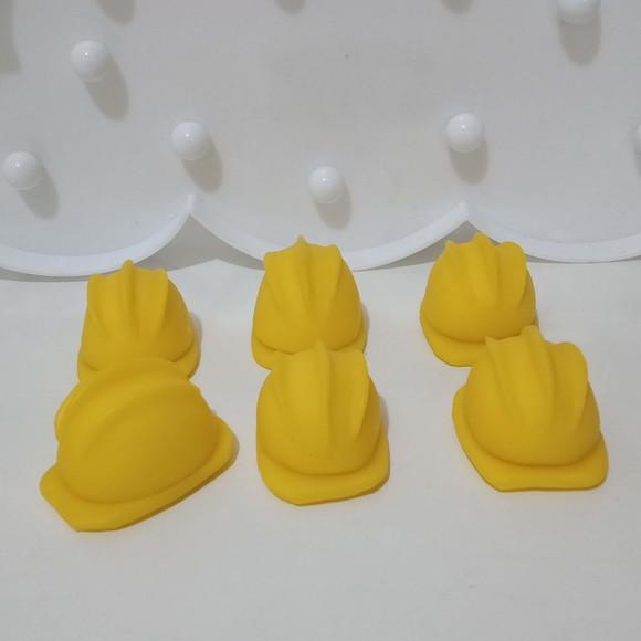 Lembrancinha Capacete de Obra de Biscuit