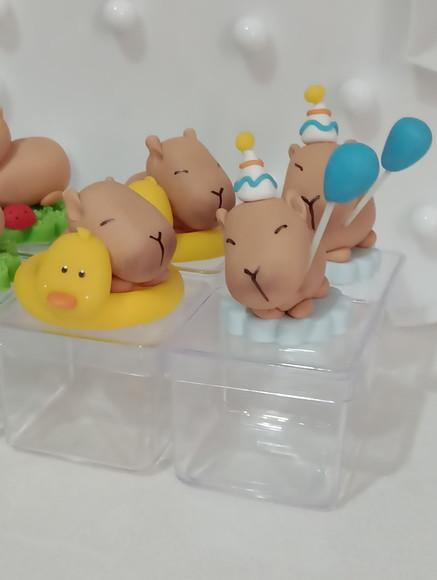 Lembrancinha Capivara de Biscuit Caixinha Acrílica