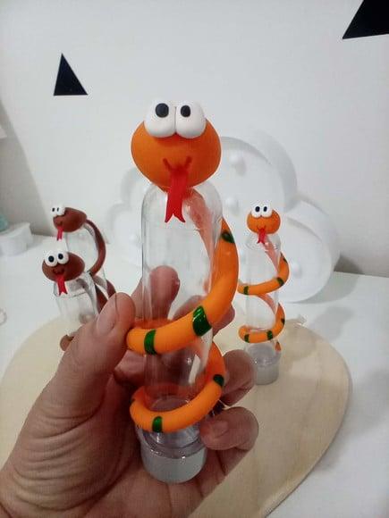 Lembrancinha Cobra de Biscuit no Tubete com Dez