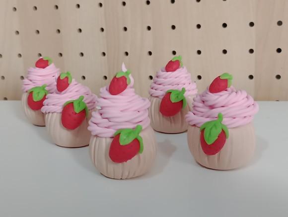 Lembrancinha Cupcake Moranguinho de Biscuit
