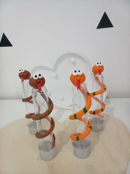 Lembrancinha Cobra de Biscuit no Tubete com Dez