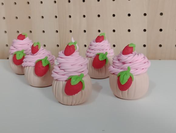Lembrancinha Cupcake Moranguinho de Biscuit