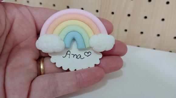 Lembrancinha de Aniversário Arco-íris Ímã com Nome Biscuit