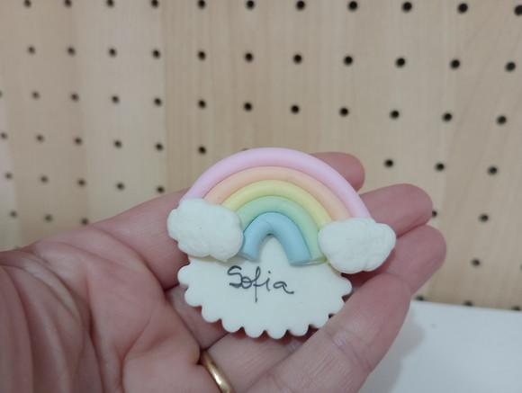 Lembrancinha de Aniversário Arco-íris Ímã com Nome Biscuit