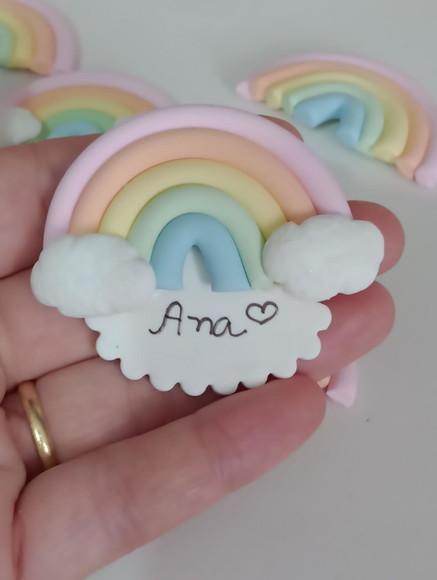 Lembrancinha de Aniversário Arco-íris Ímã com Nome Biscuit