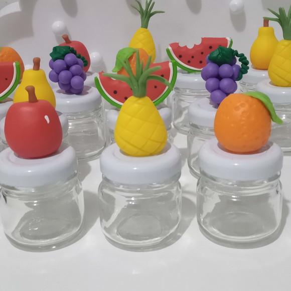 Lembrancinha de Biscuit Frutinhas no Mini Potinho