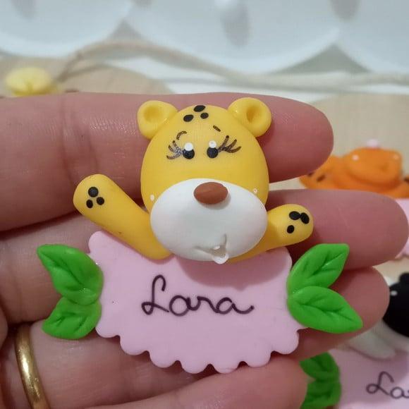 Lembrancinha de Maternidade Ímã Safari Rosa de Biscuit