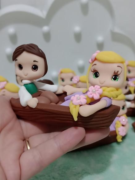 Lembrancinha Enrolados Casal no Barquinho Dez Peças