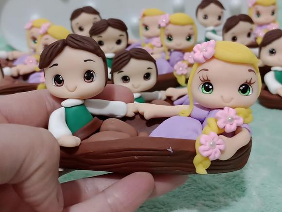 Lembrancinha Enrolados Casal no Barquinho Dez Peças