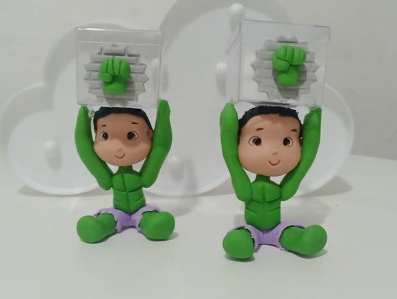 Lembrancinha Hulk Menino em Biscuit com Caixinha Acrílica