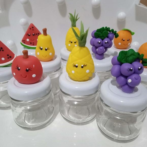 Lembrancinha Frutinha de Biscuit com Carinha no Mini Potinho