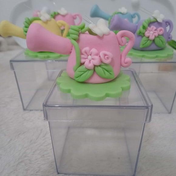 Lembrancinha Jardim de Biscuit na Caixinha Acrílica