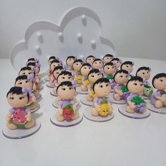 Lembrancinha Menina com Frutinha na Base Acrílica