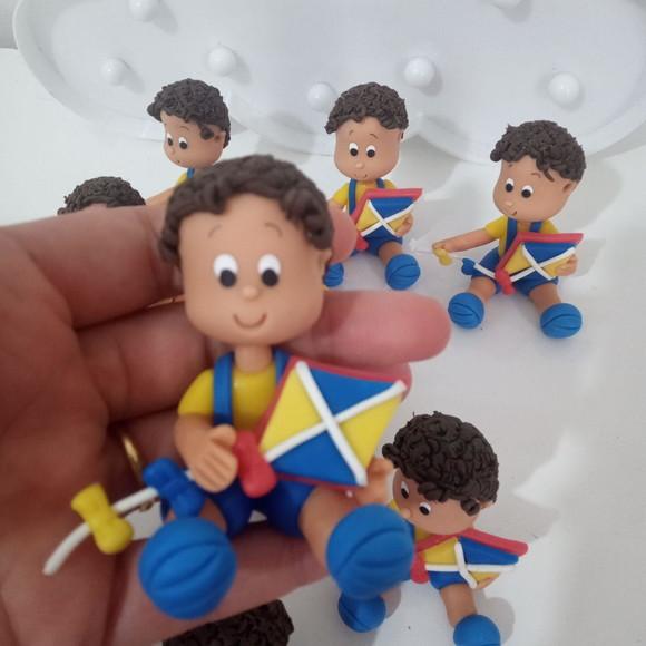 Lembrancinha Menino com Pipa de Biscuit