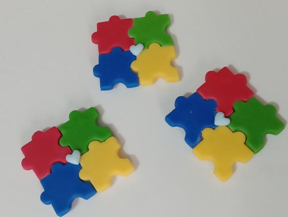 Lembrancinha Símbolo do Autismo Ímã de Biscuit