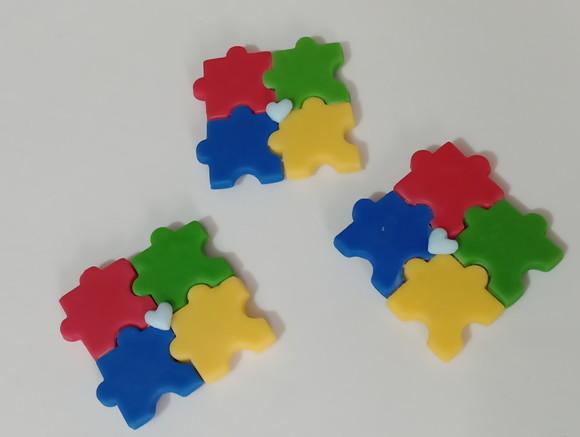 Lembrancinha Símbolo do Autismo Ímã de Biscuit