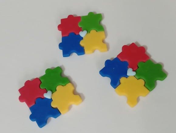 Lembrancinha Símbolo do Autismo Ímã de Biscuit