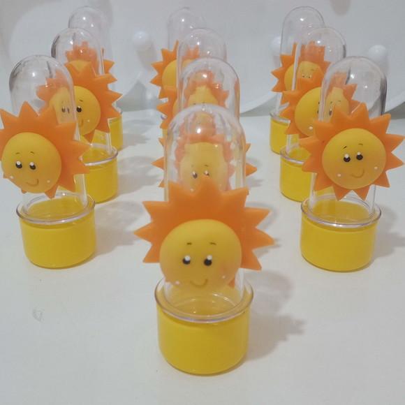 Lembrancinha Sol de Biscuit no Mini Tubete Dez Peças