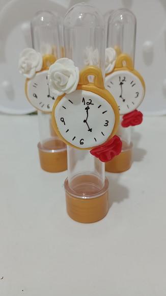 Lembrancinha Tubete com Relágio e Rosas Festa Alice com Dez