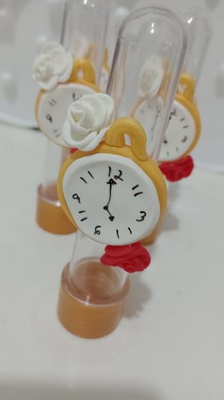 Lembrancinha Tubete com Relágio e Rosas Festa Alice com Dez