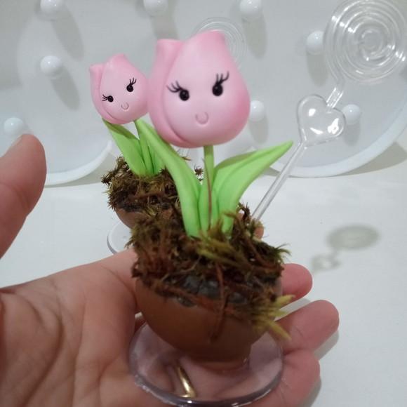 Lembrancinha Vaso de Tulipa de Biscuit com Porta Recados