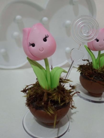 Lembrancinha Vaso de Tulipa de Biscuit com Porta Recados