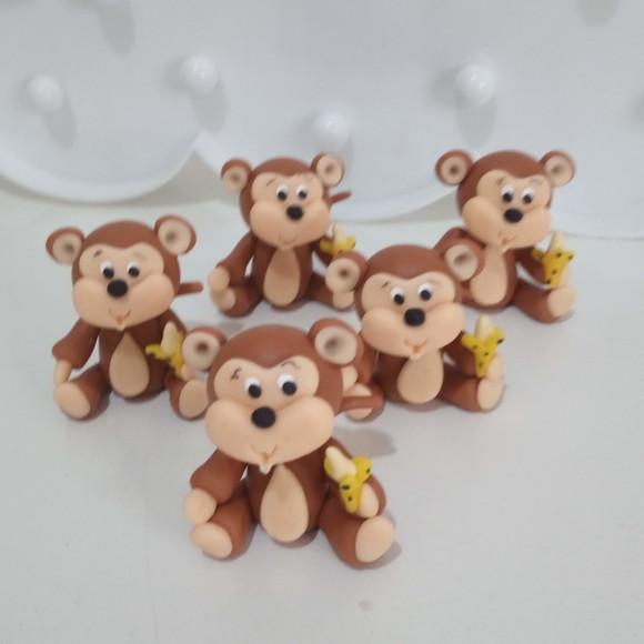 Macaquinho de Biscuit com Banana Aplique para Lembrancinhas