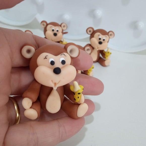Macaquinho de Biscuit com Banana Aplique para Lembrancinhas