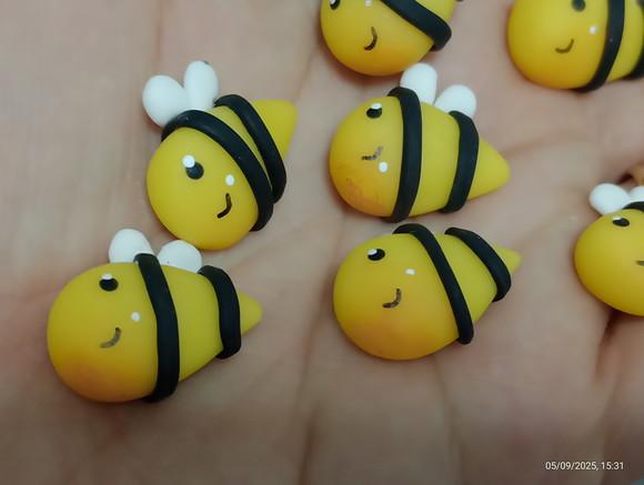 Mini Aplique Abelhinhas em Biscuit Vinte Peças