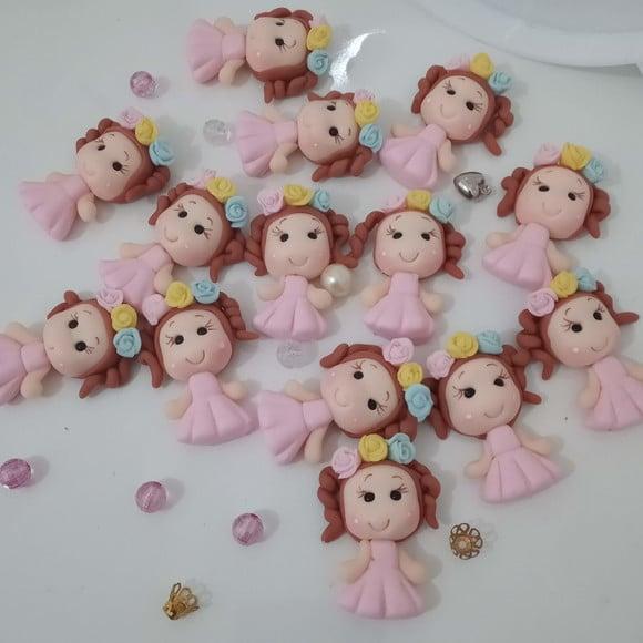 Mini Aplique Boneca com Florzinhas de Biscuit