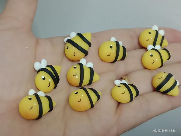 Mini Aplique Abelhinhas em Biscuit Vinte Peças
