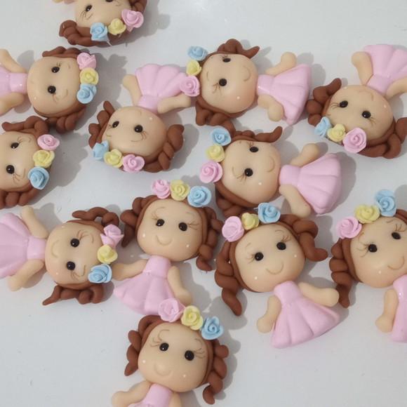 Mini Aplique Boneca com Florzinhas de Biscuit
