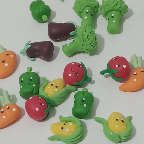 Mini Aplique Legumes e Verduras com Carinha de Biscuit