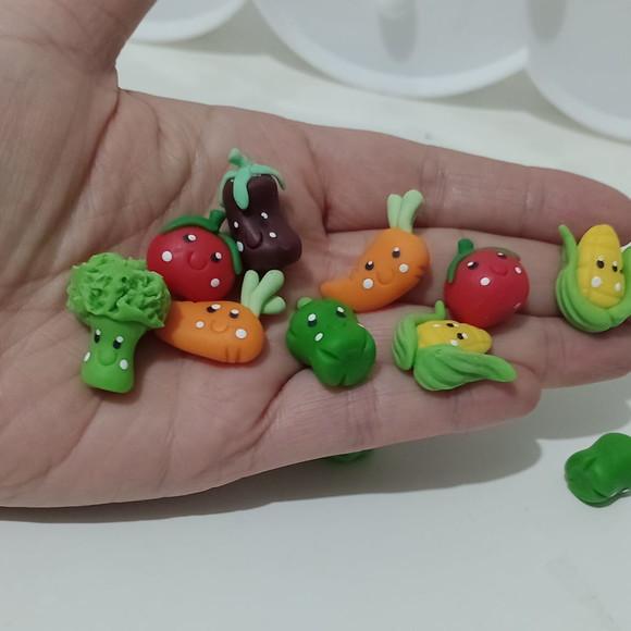 Mini Aplique Legumes e Verduras com Carinha de Biscuit