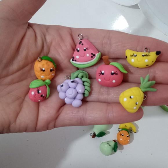 Pingente Frutinhas de Biscuit com Carinha