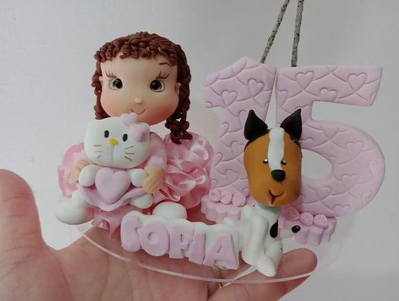 Topo de Bolo 15 Anos com Detalhes Afetivos de Biscuit