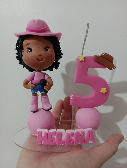 Topo de Bolo Boiadeira de Biscuit com Vela Personalizada