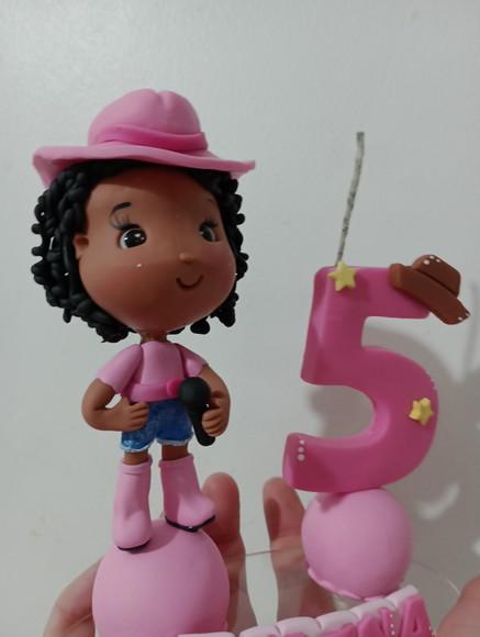 Topo de Bolo Boiadeira de Biscuit com Vela Personalizada