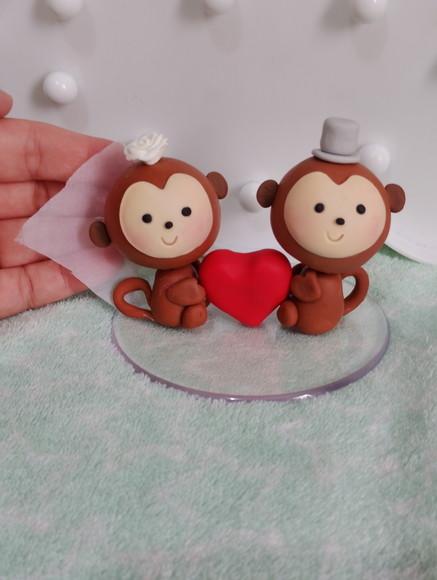 Topo de Bolo Casamento Macaquinhos de Biscuit