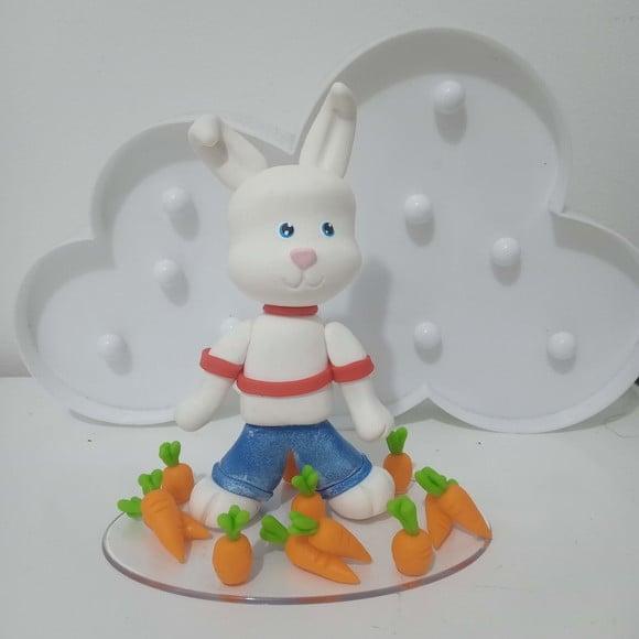 Topo de Bolo Coelho com Cenouras de Biscuit