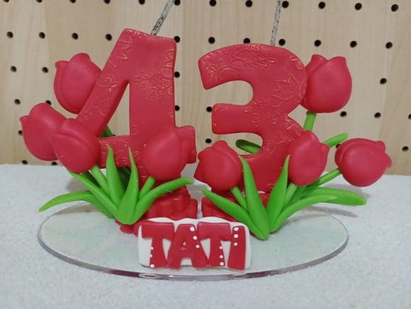 Topo de Bolo com Vela de Biscuit Festa Adulto Tulipas