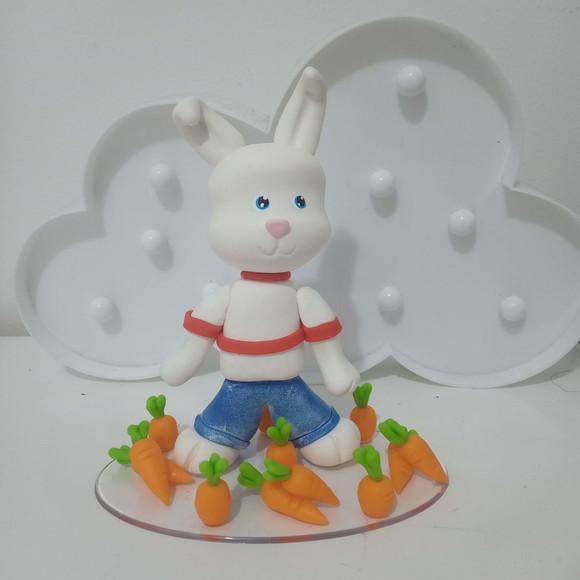 Topo de Bolo Coelho com Cenouras de Biscuit