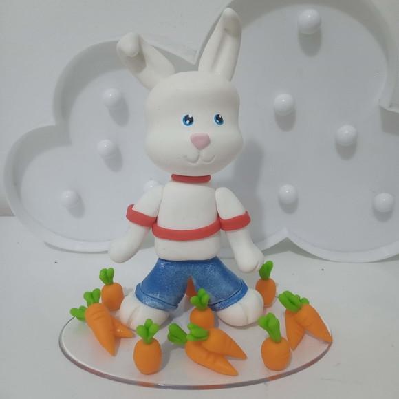 Topo de Bolo Coelho com Cenouras de Biscuit