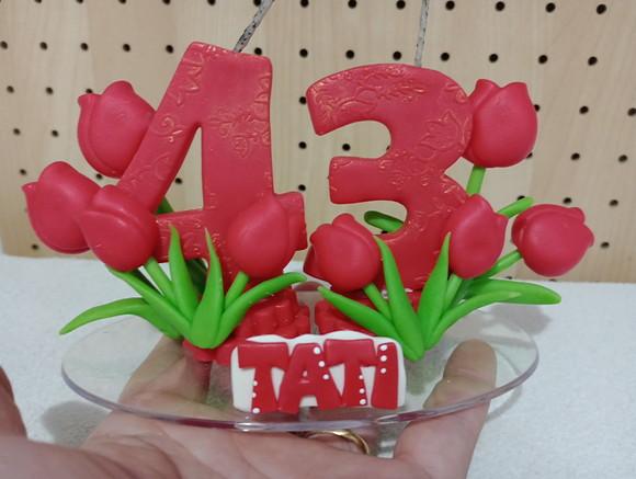 Topo de Bolo com Vela de Biscuit Festa Adulto Tulipas