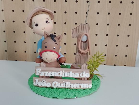 Topo de Bolo de Biscuit Menino Montado no Cavalo